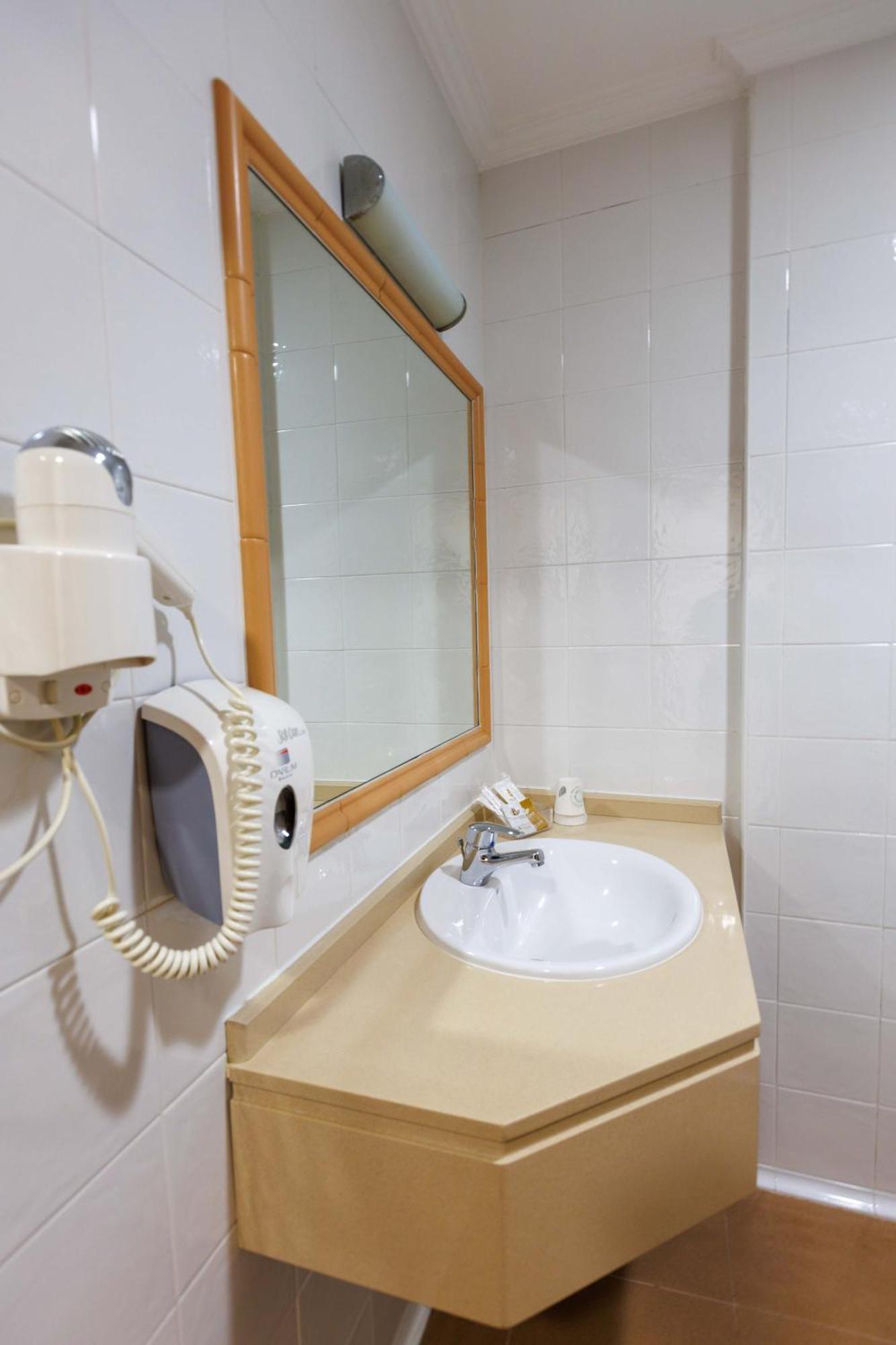 Hotel O Cruceiro Caldas De Reis Luaran gambar